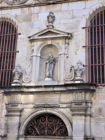 This was one of the earliest hospital (hospice) centers in Beaune.